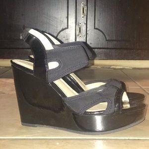 Adrienne Vittadini black wedges